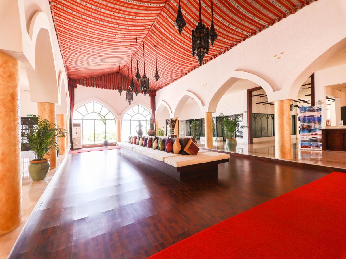 Capital O133 Al Sawadi Beach Resort & Spa Barka Exterior photo
