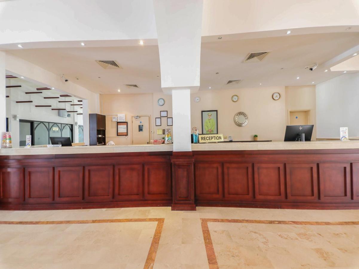 Capital O133 Al Sawadi Beach Resort & Spa Barka Exterior photo