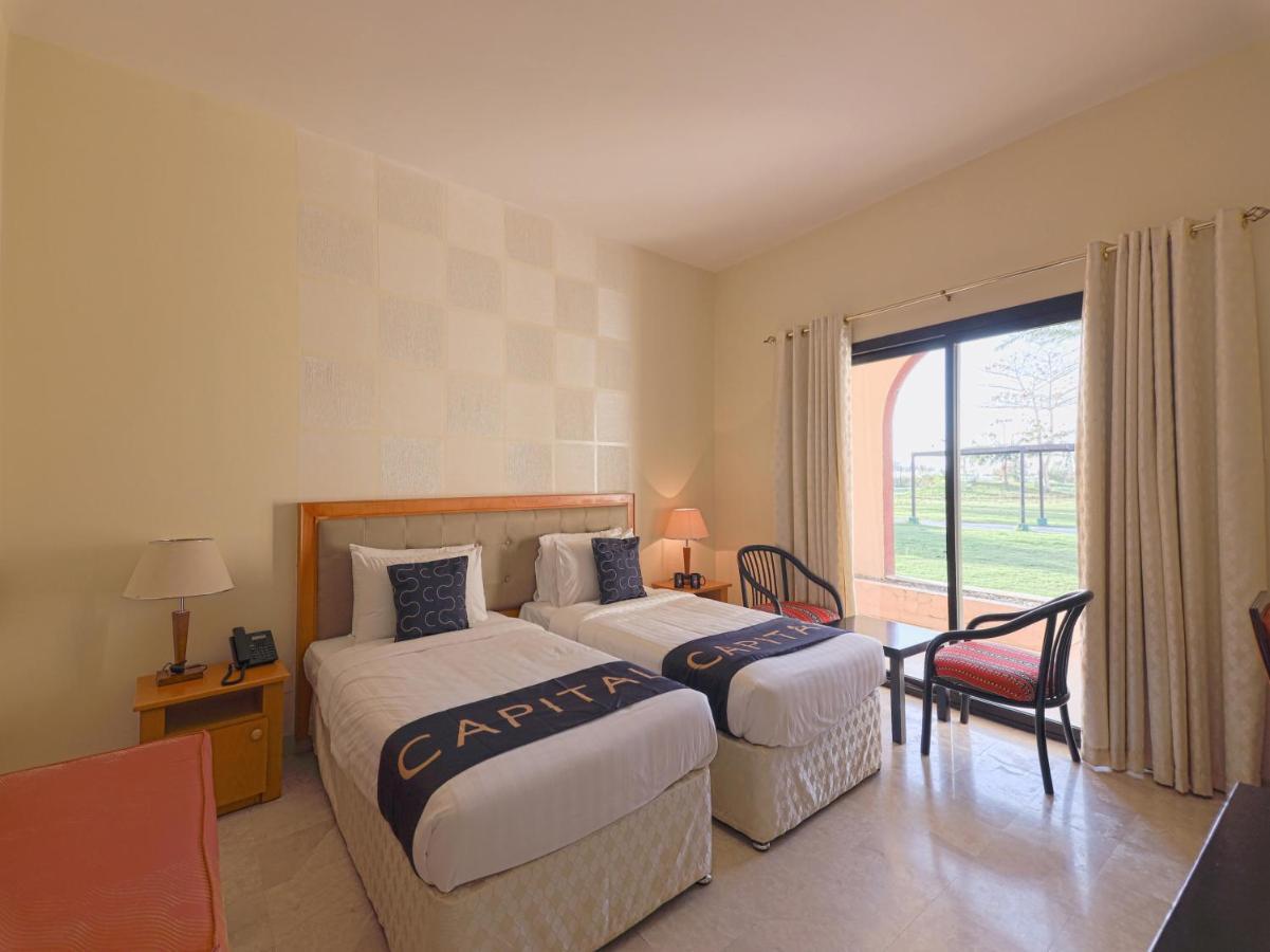 Capital O133 Al Sawadi Beach Resort & Spa Barka Exterior photo