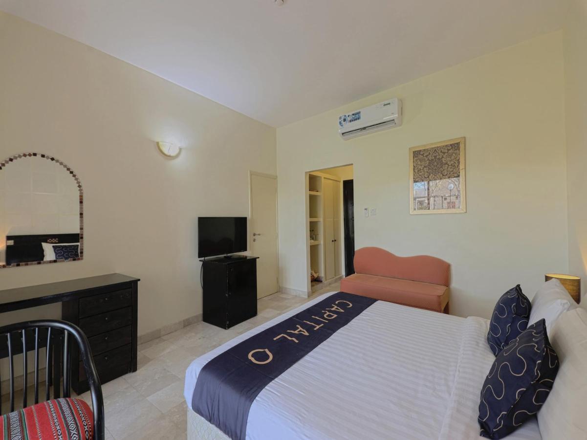 Capital O133 Al Sawadi Beach Resort & Spa Barka Exterior photo