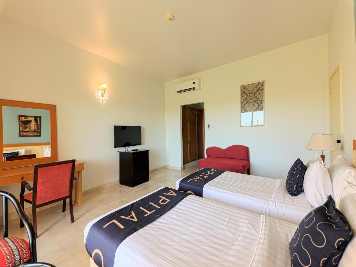 Capital O133 Al Sawadi Beach Resort & Spa Barka Exterior photo