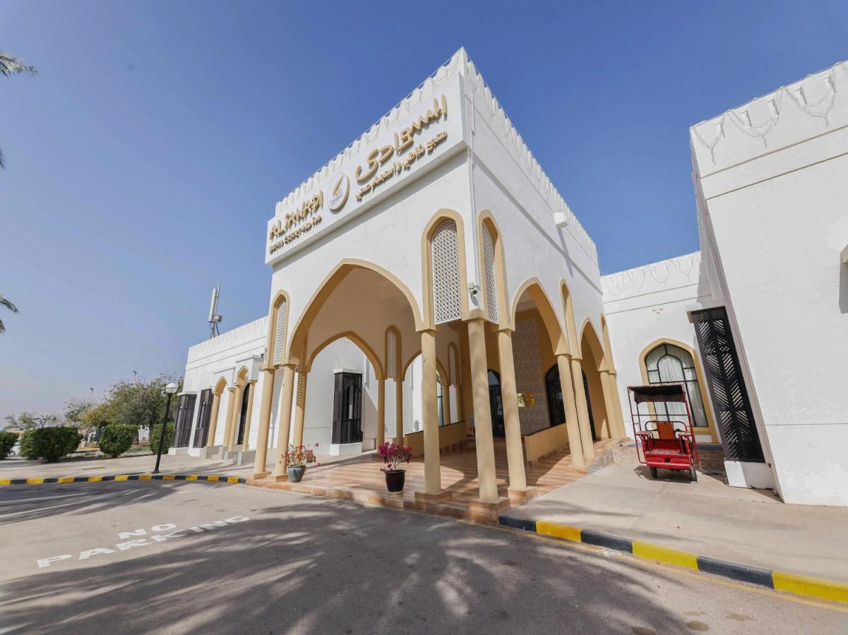 Capital O133 Al Sawadi Beach Resort & Spa Barka Exterior photo