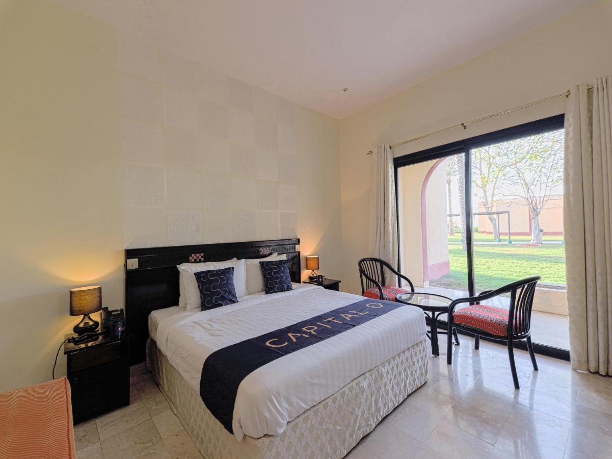 Capital O133 Al Sawadi Beach Resort & Spa Barka Exterior photo