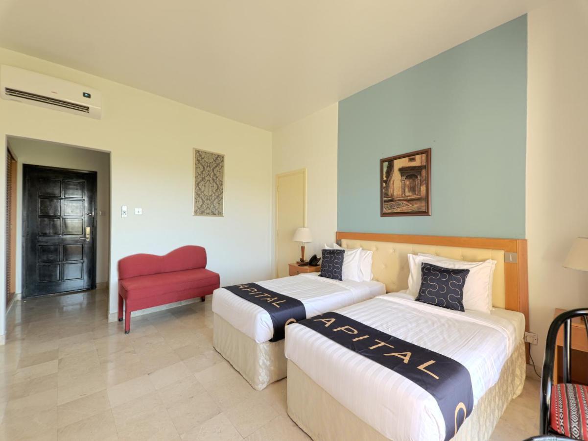 Capital O133 Al Sawadi Beach Resort & Spa Barka Exterior photo