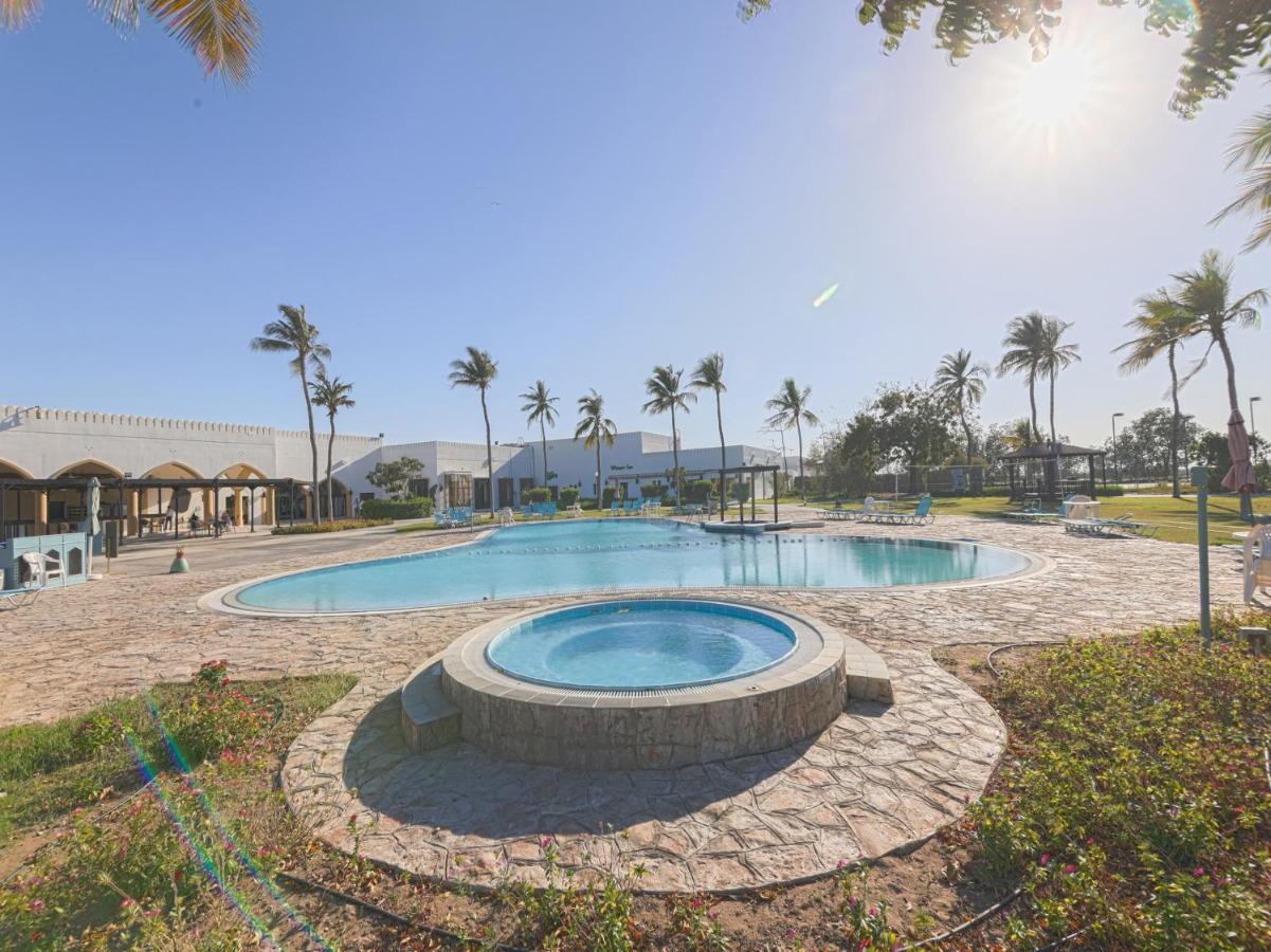 Capital O133 Al Sawadi Beach Resort & Spa Barka Exterior photo