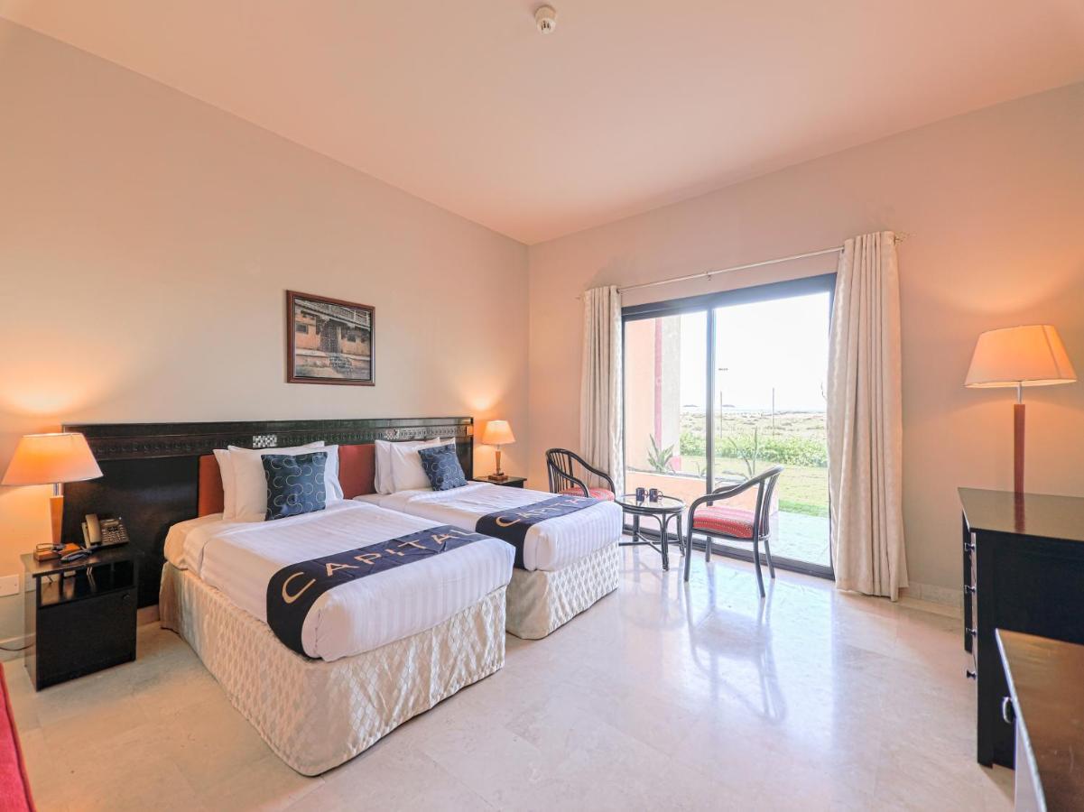 Capital O133 Al Sawadi Beach Resort & Spa Barka Exterior photo
