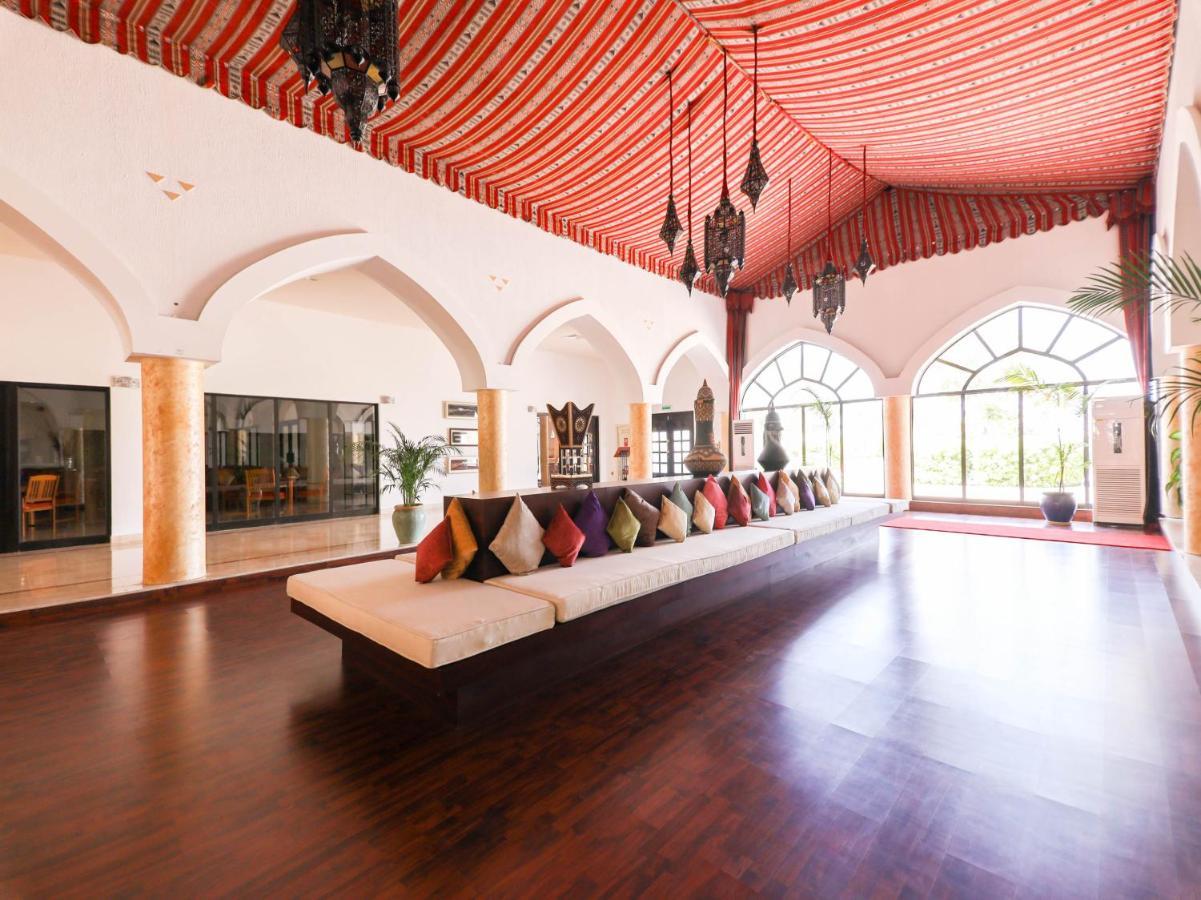 Capital O133 Al Sawadi Beach Resort & Spa Barka Exterior photo