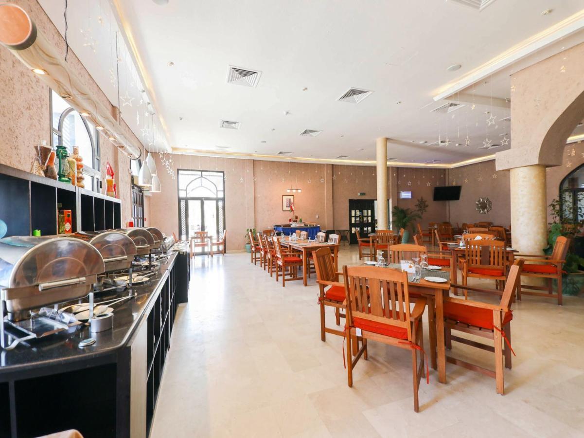 Capital O133 Al Sawadi Beach Resort & Spa Barka Exterior photo
