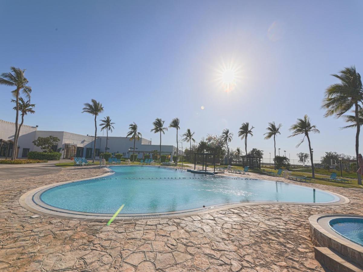 Capital O133 Al Sawadi Beach Resort & Spa Barka Exterior photo