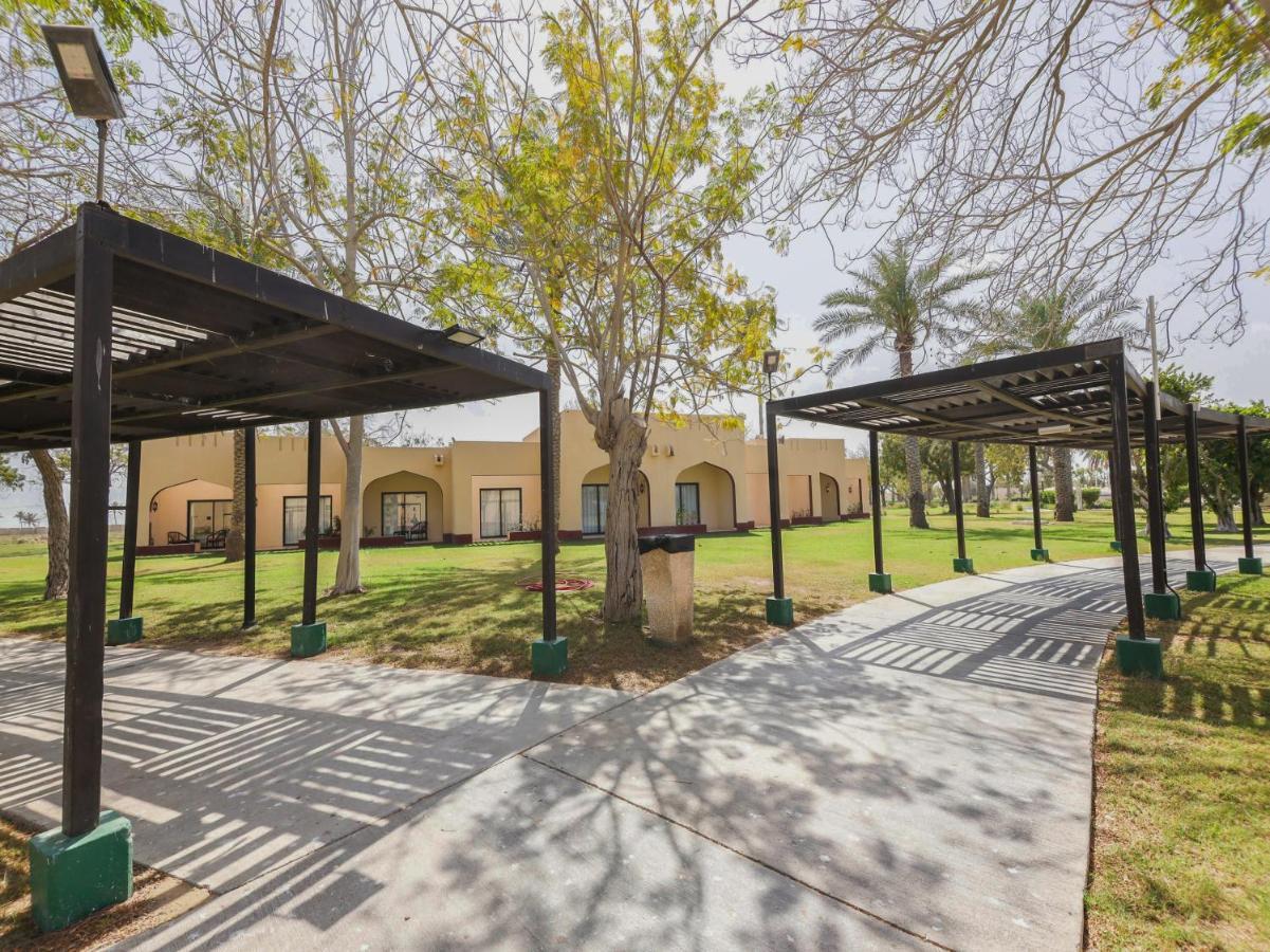 Capital O133 Al Sawadi Beach Resort & Spa Barka Exterior photo